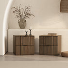 Manhattan Comfort - Clive 22" Table de nuit 2 tiroirs style mi-siècle moderne - Noyer et Noir-Deux tiroirs spacieux offrent un rangement dissimulé pratique pour les essentiels de chevet