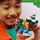LEGO - Minecraft L’aventure de Steve dans la taïga-Les accessoires incluent l’épée en diamant de Steve, le TNT, les diamants et un coffre au trésor