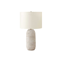 Monarch Specialties - Luminaire - 28 po H Lampe De Table - Résine Crème - Abat-Jour Ivoire / Crème - Transitionnel-Illuminez votre bureau, votre salon ou votre chambre à coucher avec cette élégante lampe de table texturée de 28 pouces de haut, dotée d'une base en résine crème vieillie au design de ruche allongée et striée, et d'un abat-jour tambour chic en tissu de lin ivoire surmonté d'un embout en bois gris
