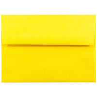 JAM Paper - Enveloppes d'invitation colorées A6 - 4,75 x 6,5 - jaune recyclé - paquet de 50-Ces enveloppes sont parfaites pour envoyer des invitations, des cartes de voeux, des RSVP, des cartes de remerciement, des cadeaux d'anniversaire, des remises de diplômes, des vacances et plus encore
