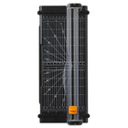 Massicot portatif Fiskars de 30 cm-Le massicot SureCut recyclé (30 cm) de Fiskars comporte un fil repère en acier inoxydable et un plateau composé à 100% de matériaux recyclés post-consommation