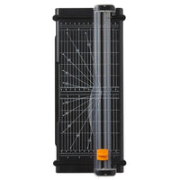 Massicot portatif Fiskars de 30 cm-Le massicot SureCut recyclé (30 cm) de Fiskars comporte un fil repère en acier inoxydable et un plateau composé à 100% de matériaux recyclés post-consommation
