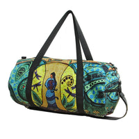 Oscardo - Sac de voyage Strong Earth Woman par Leah Dorion-Motifs authentiques d’art autochtone - Présente des œuvres vibrantes créées par des artistes des Premières Nations, des Inuits et des Métis de partout au Canada, célébrant la culture et la créativité dans chaque sac de voyage
