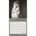 BrownTrout - 2026 Calendrier suspendu mural carré mensuel de 18 mois - Taylor Swift - 12 po x 24 po-À Utiliser Tout de Suite - Calendrier de 18 mois, à partir de juillet 2025
