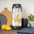 Sparkel - Appareil à eau pétillante entièrement naturelle - Noir-5 Niveaux de carbonation - alimenté par l'électricité, spärkel gazéifiera systématiquement votre boisson au niveau que vous avez choisi ! Livré avec une bouteille réutilisable et 10 carbonateurs. Chaque carbonateur (a+b) génère exactement la bonne quantité de co2 pour faire pétiller une bouteille spärkel pleine (750 ml / 25,4 oz). Nous proposons également des bouteilles supplémentaires pour compléter votre machine à eau pétillante