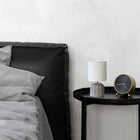 Simple Designs - Petite lampe de table - Gris avec design Web blanc-D'autres finitions métalliques sont disponibles.  Si cette finition ne correspond pas à votre espace, n'hésitez pas à consulter les autres options !