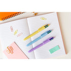 BIC - 4-Couleurs Pastel stylos-bille, pointe moyenne -1,0 mm -Couleurs d’encre classiques assorties- Paquet de 3-Les stylos-bille BIC 4 Couleurs sont dotés de 4 cartouches d’encre écrivant chacune en moyenne 2 km, pour un total de 6 km