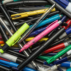 TerraCycle - Boîte Zéro Déchet pour stylos, crayons et marqueurs, moyenne-Inclus : boîte de collecte durable imprimée en couleur avec doublure interne, étiquette d’expédition UPS prépayée pour le retour, et recyclage des déchets collectés.