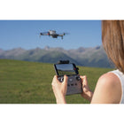 DJI - Mini 5 Pro Ensemble Fly More avec RC-N3, Gris-Avec un zoom 2x, le nouveau mode Med-Télé 48 mm offre désormais une résolution d’image plus élevée que le zoom numérique des précédentes gammes DJI Mini Pro. Les sujets se démarquent avec plus de texture, ajoutant de la profondeur à vos prises de vue aériennes