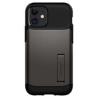 Coque Slim Armor Spigen pour iPhone 12 - Gunmetal-Un étui en TPU double couche et un étui rigide en polycarbonate offrent une protection contre les chocs.