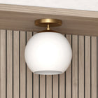Hudson&Canal - Plafonnier semi-encastré Bartlett de 23 cm de large avec abat-jour en verre - Laiton/blanc laiteux-Une finition en laiton fabriquée à la main est appliquée à la base en métal du globe