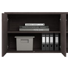 Bush Business Furniture - Armoire de rangement basse hybride avec portes et étagères, gris tempête (HYS160SG-Z)-Les zones de stockage ouvertes et fermées contiennent chacune une étagère fixe et une étagère réglable pour accueillir des articles de différentes tailles