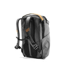 Peak Design - Everyday Sac à dos - 30 L - Charbon-Trois diviseurs FlexFold configurables gardent votre matériel organisé, protégé et évitent qu'il ne s'entasse au fond de votre sac. Des poches latérales extensibles pour des bouteilles d'eau ou des trépieds