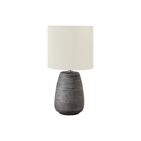 Monarch Specialties - Luminaire - 19 po H Lampe De Table - Céramique Gris - Abat-Jour Ivoire / Crème - Contemporain-Illuminez votre espace avec cette élégante lampe de table contemporaine de 19 pouces de haut, dotée d'une base en céramique grise texturée et surmontée d'un abat-jour en lin ivoire effilé, pour un accent décoratif, pratique et exceptionnel