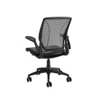 Humanscale - Fauteuil fonctionnel intelligent Diffrient World -Incroyablement légèr, le siège Diffrient World remplace le siège à coussin standard, à résille non-extensible et à faible abrasion. Pour optimiser le confort, Diffrient a supprimé le rebord avant du siège ce qui a permis de résoudre l’éternel problème des rebords durs qui exercent une pression sur les genoux et une pression de contact derrière les cuisses, en offrant ainsi un confort de longue durée et un support constant à chaque utilisateur.