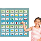 Teacher Created Resources - Tableau à 7 pochettes - 28 po x 28 po - Bleu apaisant-Le tableau de poche mesure 28 po x 28 po.