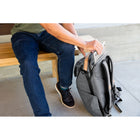 Peak Design - Everyday Sac à dos - 30 L - Charbon-Une grande capacité de transport externe rendue possible par un système de sangles polyvalentes dissimulables