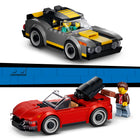 LEGO - My City La station de lavage automobile-Préposé au lave-auto, mascotte éponge et 2 figurines de clients pour le jeu imaginatif