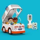LEGO - DUPLO Town Ambulance et chauffeur-Un cadeau d’anniversaire pour les tout-petits de 2 ans et plus qui adorent les jeux imaginatifs