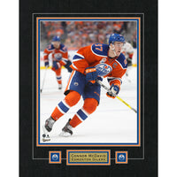 Connor McDavid Edmonton Oilers 22x28 Action Photo - Impression encadree - 27" x 33"-Qualité supérieure - virtual frames
