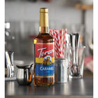 Torani - Sirop caramel classique avec pompe -750 mL-Pompe incluse : Distribue la quantité parfaite (1/4 oz) de sirop à chaque fois