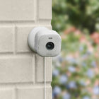 Amazon - Caméra Blink Mini 2, Blanc-Visualisez et parlez depuis l'application Blink : profitez d'une vue en direct HD 1080p, d'une vue nocturne en couleur avec le projecteur intégré, d'un champ de vision plus large et d'un son bidirectionnel net.
