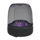 Harman Kardon Aura Studio 4 - Noir-Écoutez plus vert. L’Aura Studio4 intègre de l’aluminium, du tissu et du plastique recyclés ; elle est emballée à l’aide de papier respectueux de l’environnement certifié FSC et d’encres à base de soja.