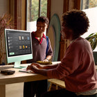 Apple - iMac 24 po - Puce M4 - GPU 10 cœurs - 256 Go SSD - Mémoire unifiée 16 Go - Bleu - Anglais-Connectez absolument tout: Parce qu’il accueille jusqu’à quatre ports Thunderbolt 4, iMac vous permet de brancher encore plus d’accessoires et de profiter de débits de transfert ultrarapides. Connectez-y jusqu’à deux moniteurs 6K pour travailler en grand et tirez parti d’une connectivité parfaitement fluide avec le Wi‑Fi 6E et Bluetooth 5.3.