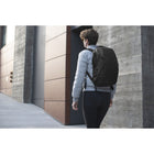 Peak Design - Everyday Sac à dos - 20 L - Charbon-Une grande capacité de transport externe rendue possible par un système de sangles polyvalentes dissimulables