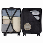 Bugatti Valise de cabine à coque rigide 21.50po de la collection Stockholm - Bleu Glacier-Poignée télescopique avec hauteurs de verrouillage à plusieurs niveaux