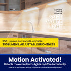 Bell+Howell - Éclairage sous-meuble à DEL rechargeable activé par le mouvement - 18 po - Paquet de 2-Options de montage polyvalentes : L'installation peel-and-stick et les supports magnétiques rendent ces lumières sous l'armoire simples à installer n'importe où, ajoutant une touche élégante à votre cuisine ou à votre espace de travail.