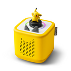 tonies -  Mon premier coffret Toniebox 2 Pikachu - jaune éclair-Liste des titres (en anglais) : 1. Meet Pikachu 2. Introduction to the World and Characters 3. Story 1: Pikachu and the Very Loud Something 4. Trainer Academy: Berries 5. Pokémon Power Moves 6. Story 2: Pikachu and the Berry Hunt 7. Trainer Academy: Eevee’s Evolutions 8. Story 3: The Storm and the Picnic 9. Concluding Segment. 