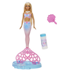 Barbie - Sirène Bulles Enchantées - Poupée-La nageoire caudale de la poupée Barbie, conçue pour faire des bulles, est facile à utiliser : versez la solution à bulles dans le plateau (tous deux inclus), trempez-y la nageoire et tirez sur la languette en forme de coquillage... La nageoire se mettra alors à tourner en tourbillon, libérant une multitude de bulles qui stimuleront l'imagination