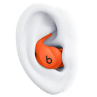 Beats - Powerbeats Fit Écouteurs sans fil pour l’entraînement avec annulation du bruit et ajustement sécurisé ultime, Orange étincelle-Avec Fast Fuel, quand la batterie est faible, une recharge rapide de cinq minutes offre une heure d’écoute