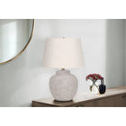 Monarch Specialties - Luminaire - 22 po H Lampe De Table - Béton Crème - Abat-Jour Ivoire / Crème - Moderne-Munie d'un cordon transparent de 5 pieds, cette lampe utilise un interrupteur rotatif à 3 voies pour accueillir une seule ampoule (non incluse) pour une puissance maximale de 100w/120v, vous donnant la flexibilité de créer l'ambiance lumineuse parfaite dans une pièce