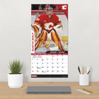 DateWorks - 2026 Calendrier Mural 16 Mois - 12 po x 12 po - Flames de Calgary - Bilingue -Comprend des pages mensuelles de janvier à décembre 2026, ainsi que les 4 derniers mois de 2025
