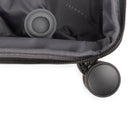 Bugatti - Valise cabine rigide 21.50po à roulettes pivotantes de la collection Berlin - Crème-Déplacement fluide avec 8 roues doubles pivotantes à 360°