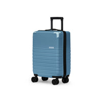 Bugatti Valise de cabine à coque rigide 21.50po de la collection Stockholm - Bleu Glacier-Fabriqué en composite de polycarbonate léger et résistant et mélange d'ABS