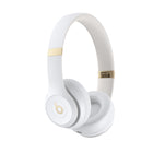 Beats - Solo 4 Écouteurs supra-auriculaires sans fil - Blanc chaud-C'est vrai : jusqu'à 50 heures d'autonomie sur batterie.3 Cela représente beaucoup de répétitions. Ou des vols. Ou des appels. Si votre batterie est faible, Fast Fuel signifie qu'une charge de seulement dix minutes donne jusqu'à cinq heures de lecture