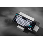Keychron - Q1 Max RGB Wireless Mechanical Keyboard - Brown Switch - 75% Layout with Knob - Carbon Black-Caractéristiques de conception innovantes : La conception à double joint et la construction à montage sur joint réduisent la résonance acoustique et améliorent le son des touches, tandis que les touches KSA en PBT double-shot offrent durabilité et confort pour une utilisation à long terme.