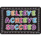Ashley Productions - The Original Fun Mat - Tapis de Bienvenue - 15 -5" x 23 -5" - Croire - Réussir - Prospérer - Boucles de Craie-Mesure et conception : Le tapis de craie Believe, Achieve, Succeed mesure 15,5 po x 23,5 po.