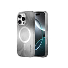 Incase - Halo Case MagSafe pour iPhone 16 Pro Max - Oil Slick Smoke-Inspiré par l'espace entre les éléments, chaque étui hydro-dip est fabriqué avec des matériaux premium de qualité supérieure, leader dans l'industrie.