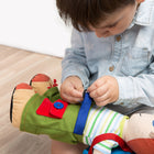 Miniland - Poupées de fixation multiculturelles - garçon caucasien-L'enfant apprendra à s'habiller et à se déshabiller en jouant avec les poupées.