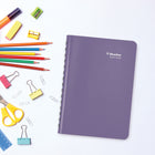 Blueline - 2024-2025 agenda académique quotidien/mensuel - 8 po x 5 po - Couleurs assorties - Anglais-Certifié sous le code de licence FSC : FSC C102682. Le Forest Stewardship Council permet aux entreprises et aux consommateurs de choisir des produits fabriqués avec des matériaux issus de forêts responsables, promouvant une gestion écologiquement appropriée, socialement bénéfique et économiquement viable des forêts du monde