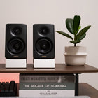 Edifier - Enceinte Bluetooth multimédia sans fil haute résolution M60 à commande tactile - Chêne classique-Les entrées USB-C et AUX montées à l'arrière permettent des connexions faciles à un ordinateur ou à une platine vinyle.
