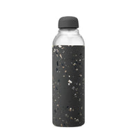 W&P - Bouteille à eau Porter - terrazo anthracite-Bouteille à eau, 590 ml (20 oz), terrazzo anthracite, en verre borosilicate et en silicone