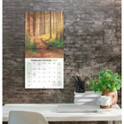Mead - Calendrier décoratif Sentier nature 2027, 12 po x 12 po, bilingue-Le calendrier fermé mesure 12 po L x 12 po l pour un affichage mural facile