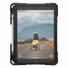 UAG - Étui Robuste Plasma iPad 10.2 2021/10.2 2020/10.2 2019, Ice/Noir-Conforme aux normes militaires de test de chute MIL-STD-810G 516.6