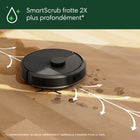 iRobot - Ensemble aspirateur et serpillière Roomba 105-2X frotté plus profondément (Lorsque la fonction SmartScrub est activée, par rapport au mode Vadrouille standard pour les normes CEI pour le café). Les planchers sont parfaitement nettoyés grâce à notre vadrouille intégrée dotée d’une micropompe qui contrôle le débit d’eau et veille à ce que la lingette reste humide uniformément pendant le nettoyage. Utilisez de l’eau ou une solution de nettoyage compatible , et activez le mode SmartScrub pour effectuer