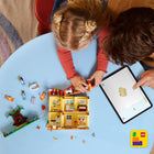 LEGO - Bluey : La Maison de la Famille de Bluey, Ensemble de Construction de Maison-Jouets - Comprend une maison, un piano, un kiosque de nourriture, un réfrigérateur, un four, une théière, une tasse, une grenouille, une pizza, un hot-dog, une table, une cape, une baguette, des chaises, des loupes, Chattermax et Jeremy le gnome